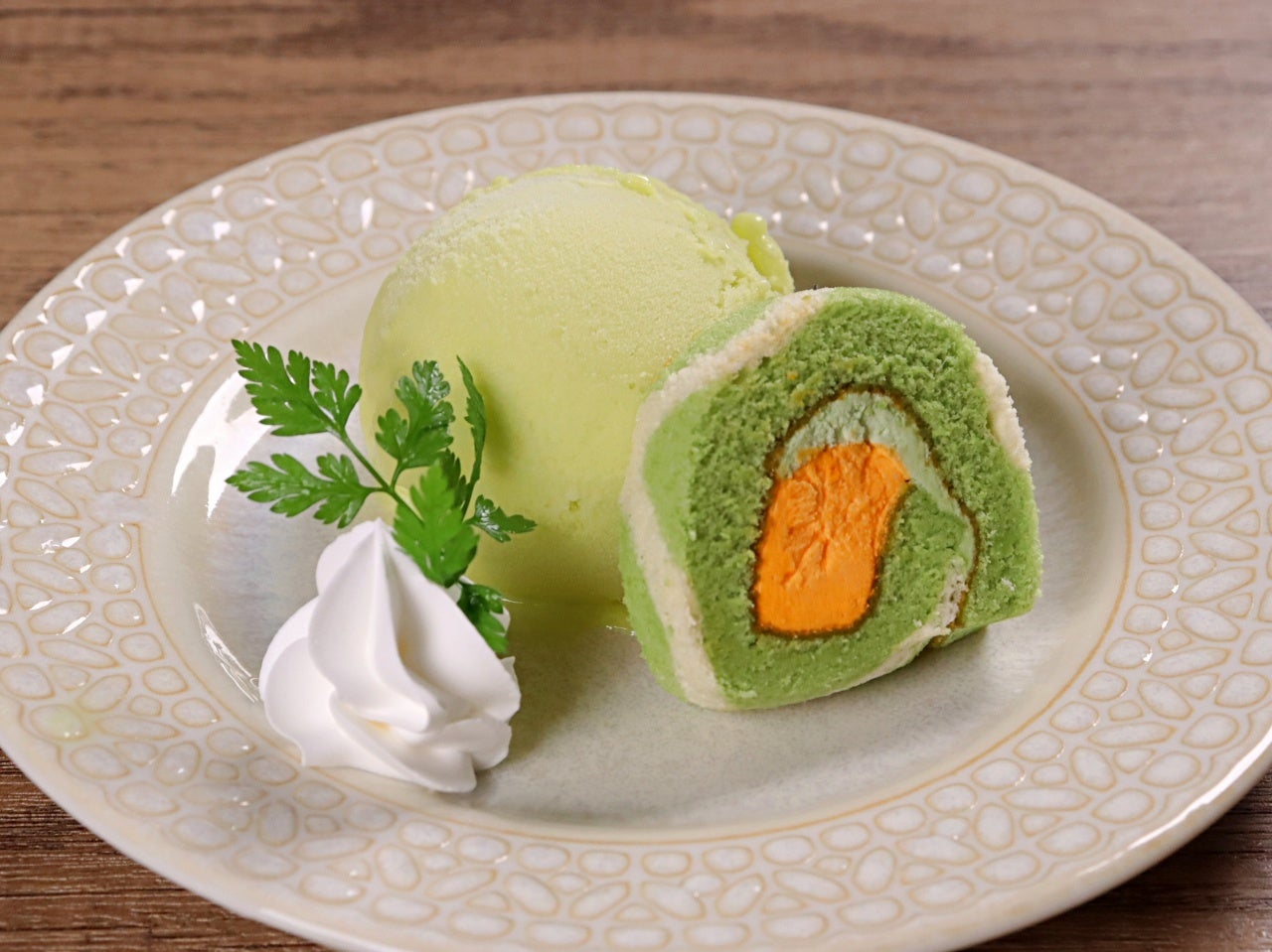 ロールケーキ（カット）北海道Wメロン