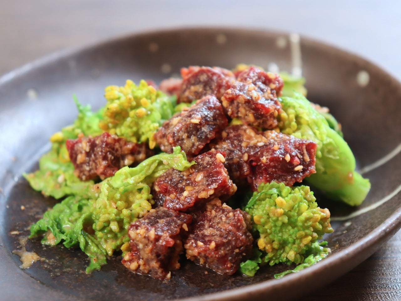 くじら刺しのごまあえ