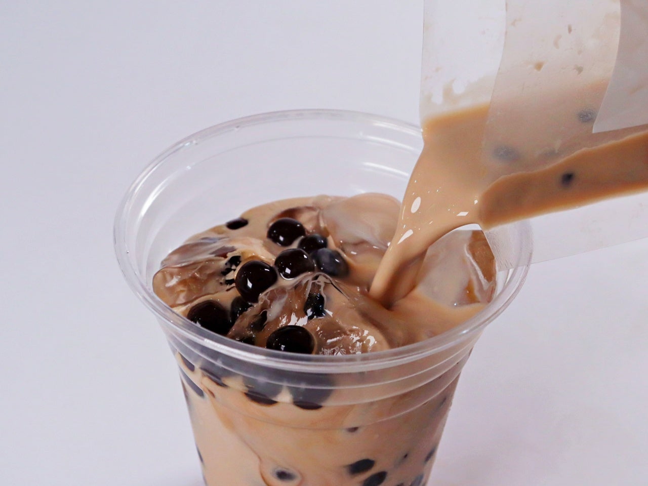 氷を入れたカップに注げば完成