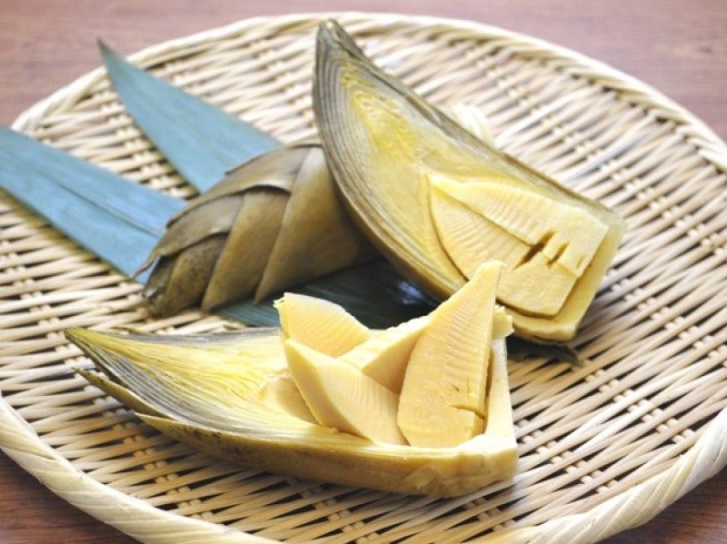 皮を器にした立体的な盛り付け演出に