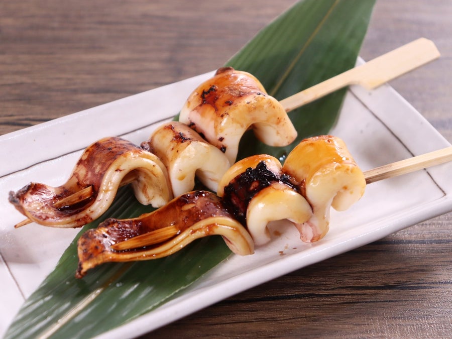 肉厚の身とコリコリの耳がほどよいボリュームの1本で味わえます。