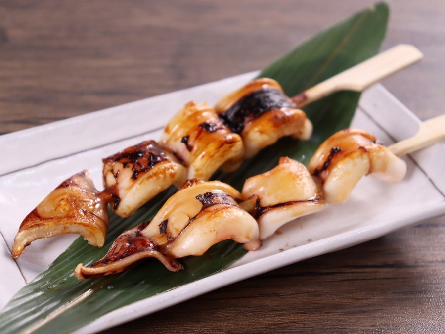 肉厚の身とコリコリの耳がほどよいボリュームの1本で味わえます。