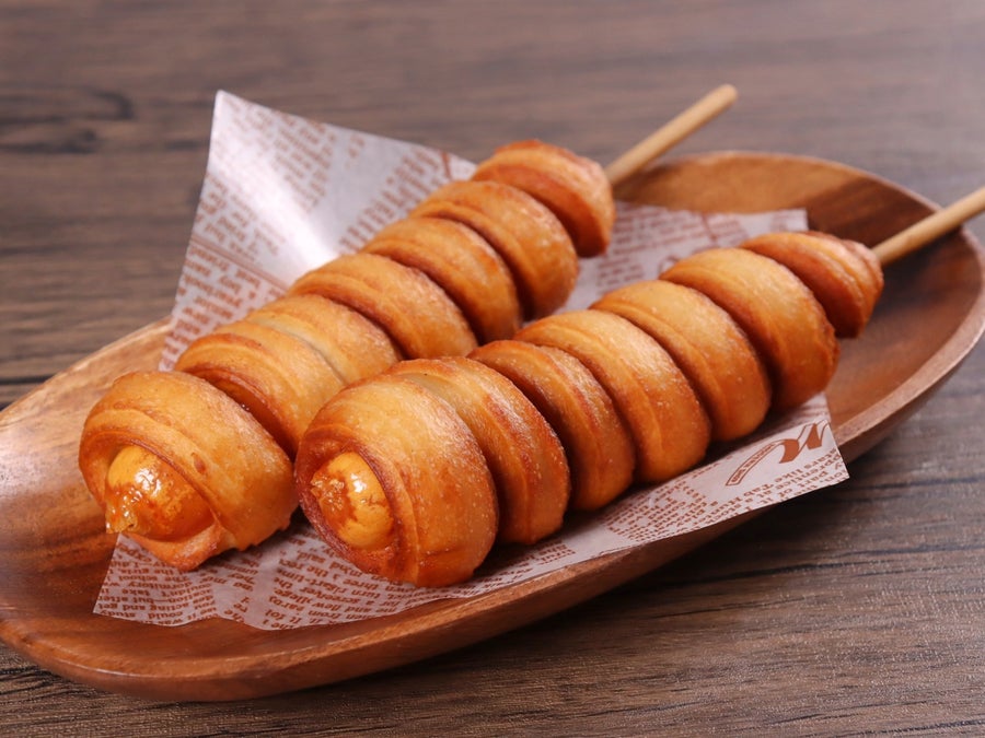 ぐるぐる巻きの見た目がインパクトな串フランク。