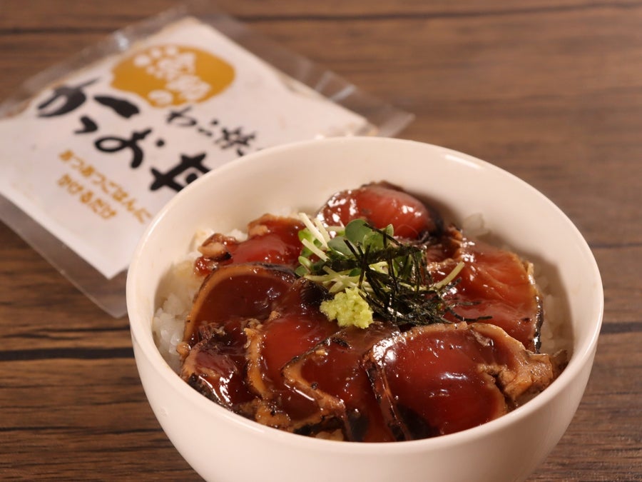 明神水産のわら焼きかつおたたきを使った速攻どんぶりの具