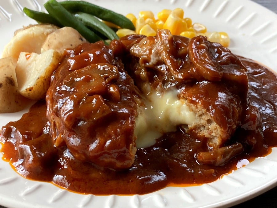 デミソースもきのこも入った、オールインワンの個食パックチーズインハンバーグ