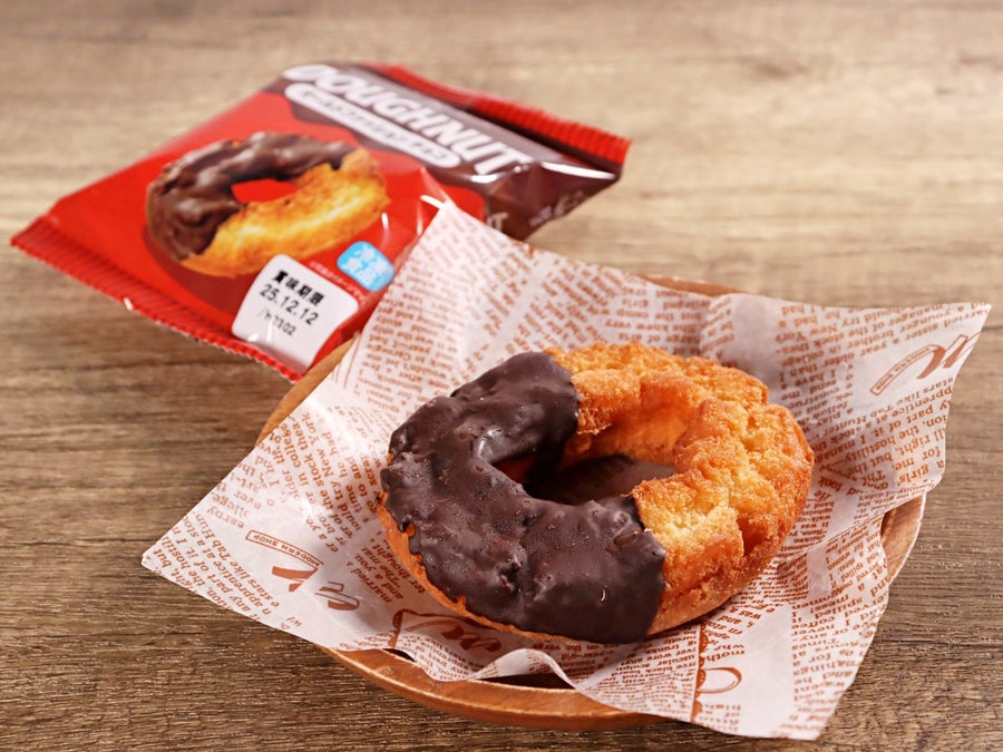 不動の定番ドーナツ「オールドファッション」にチョココーティングしました。
