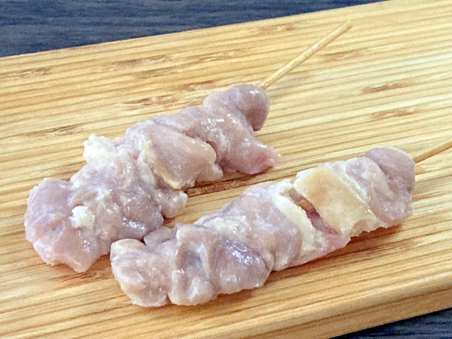 中国産鶏もも・1本約30g×50本入・15cm串・柔らか加工・スチーム加熱済み
