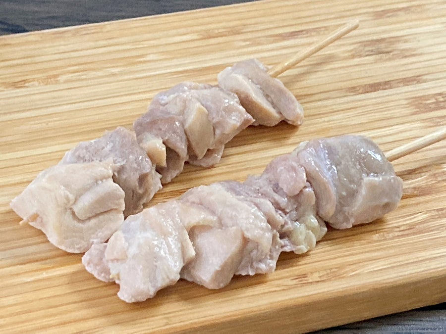 中国産鶏もも・1本約30g×50本入・15cm串・スチーム加熱済み