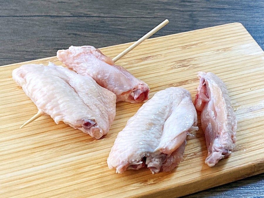 手羽を1.5個刺した、大きすぎない手羽先串
