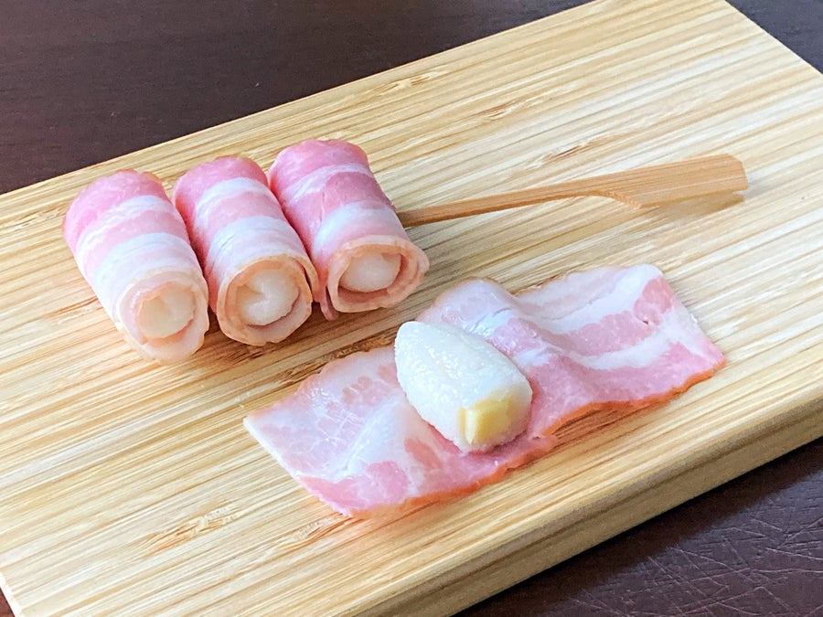 小さめのもち玉を3貫刺した、もちベーコンチーズ串