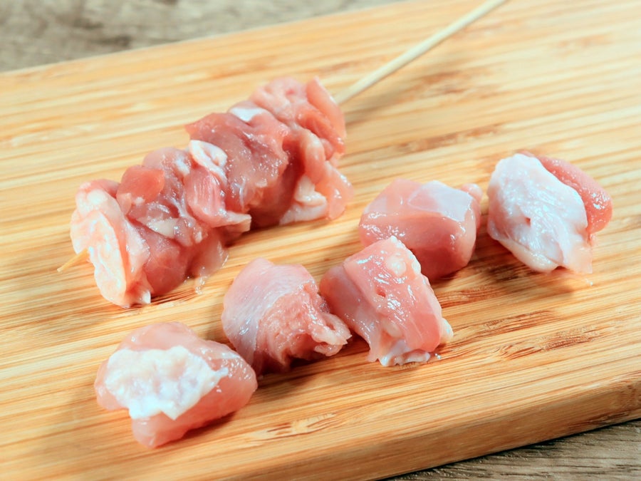 大山どり（だいせんどり）は鳥取県の大山山麓の豊かな自然の中で育てられた銘柄鶏です。