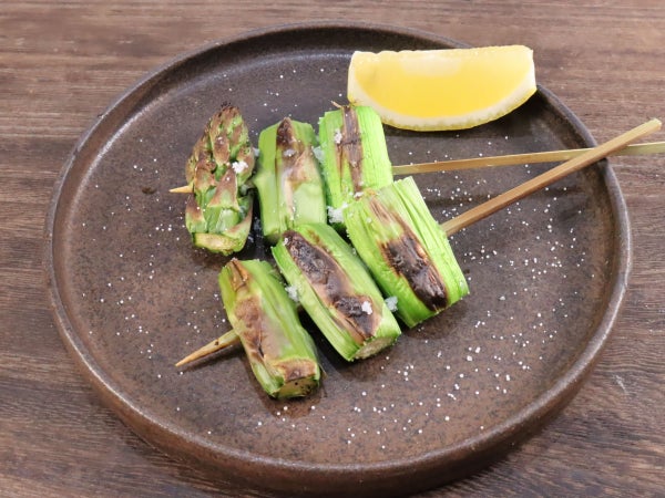 極太アスパラの串焼き