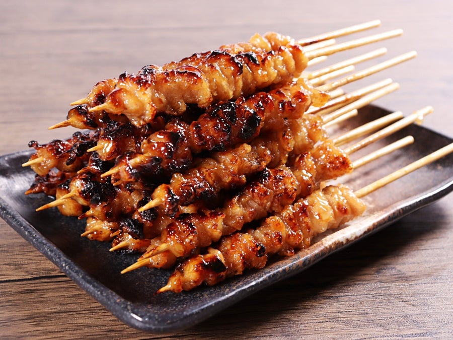 福岡のご当地グルメで人気の「博多ぐるぐる鶏皮串」風の串焼きが作れる