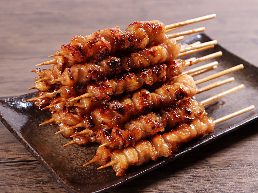 福岡のご当地グルメで人気の「博多ぐるぐる鶏皮串」風の串焼きが作れる