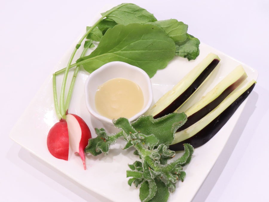 葉も、根も食べることができる、彩り鮮やかな野菜です