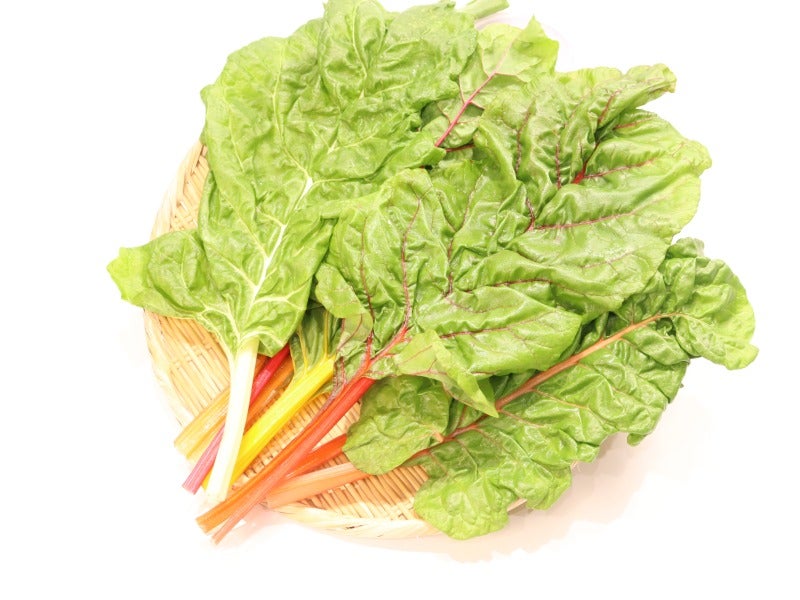 茎の部分の色味がカラフルな野菜です