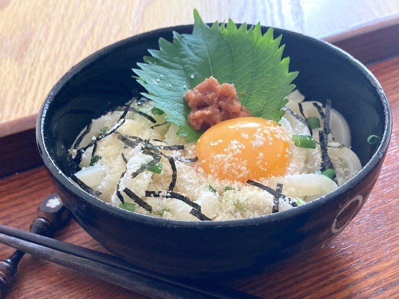 パルメザン釜玉うどん 梅風味
