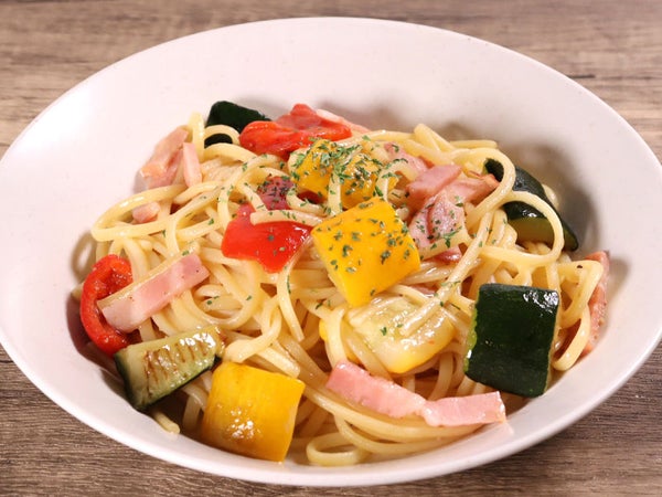夏野菜とベーコンのペペロンチーノ