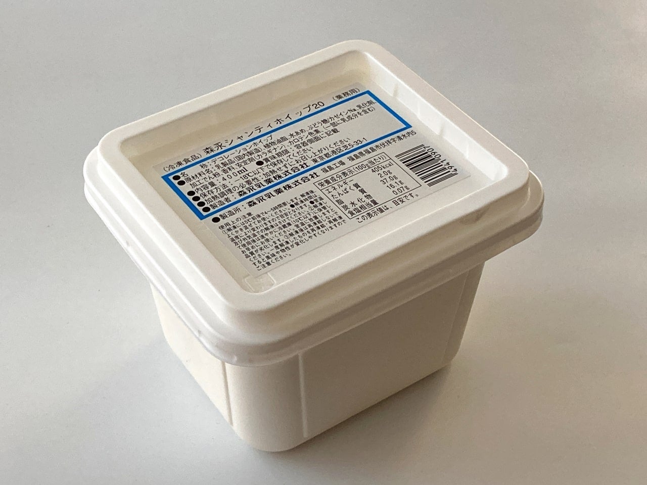 星形絞りの固いホイップとは異なる表情と味わい