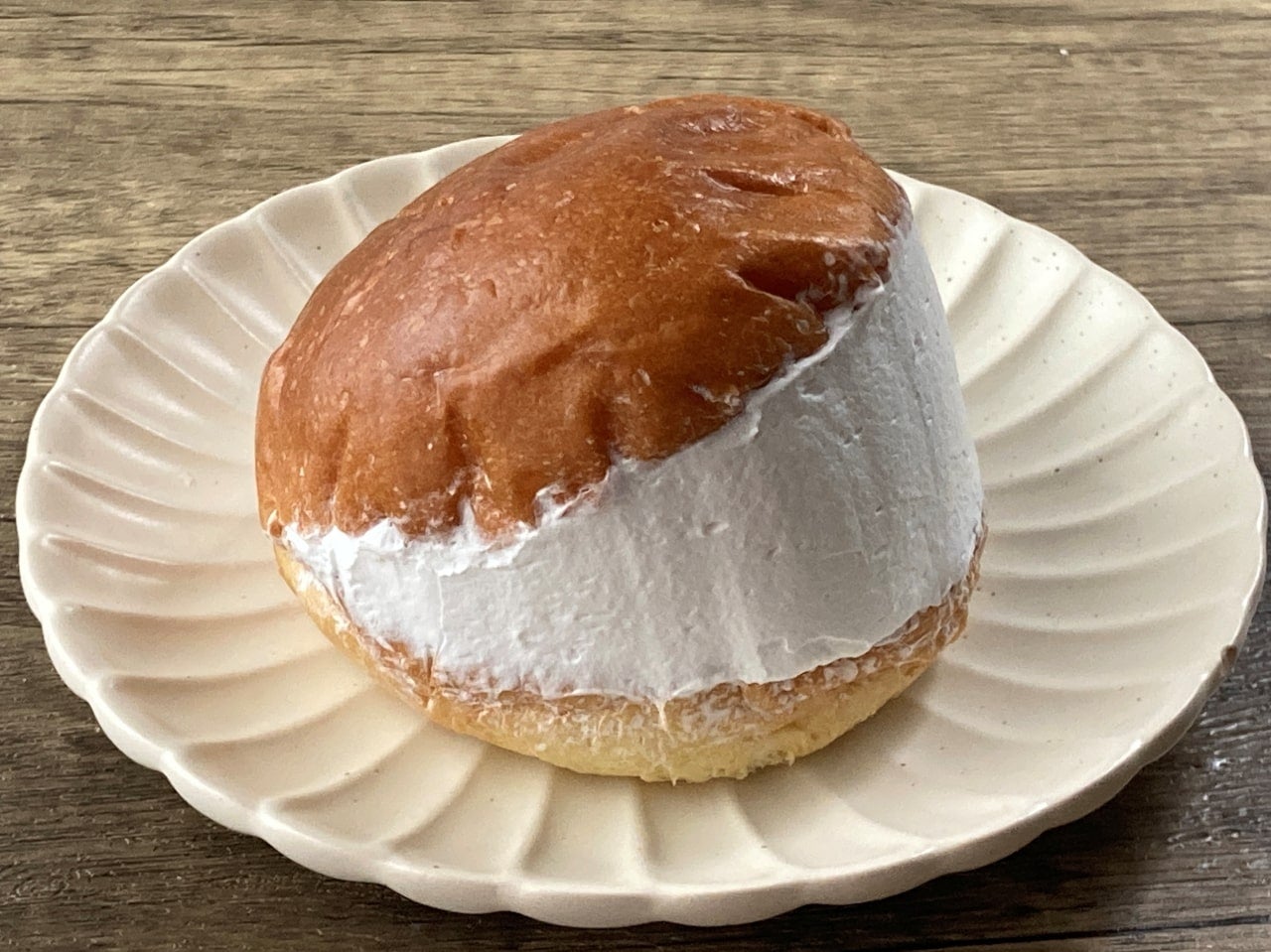 たっぷりホイップのブリオッシュ（マリトッツォ）