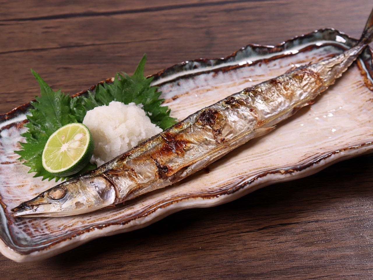 【北海道産】産地一回凍結の丸さんま 4尾