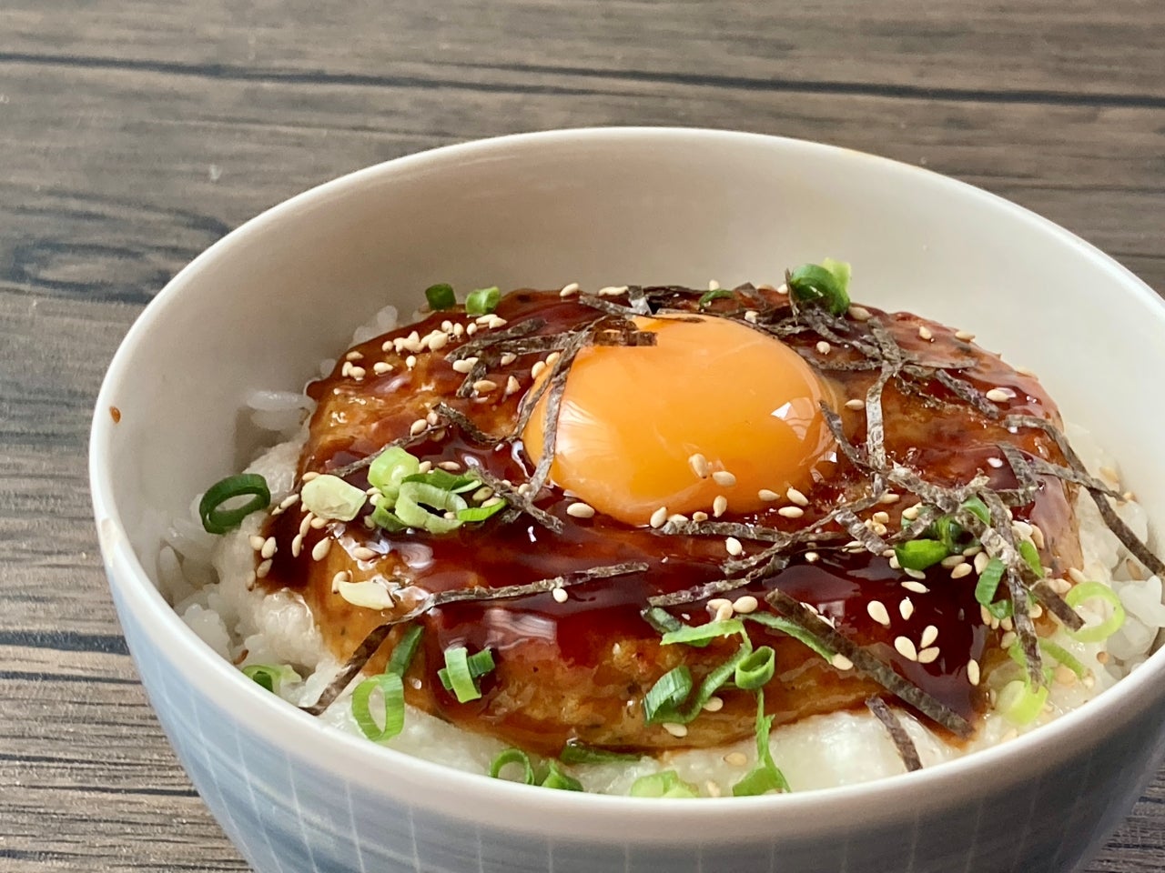 とろろ月見つくね丼