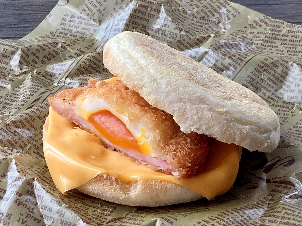 月見ハムカツマフィン