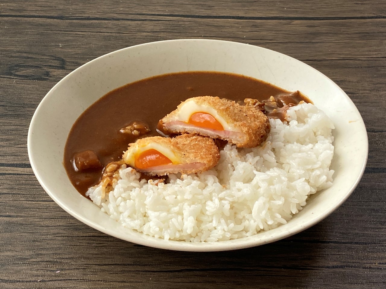 月見ハムカツカレー