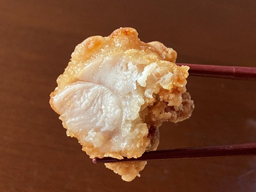 弾力と繊維とジューシー感で、鶏もも肉の風味が強い！