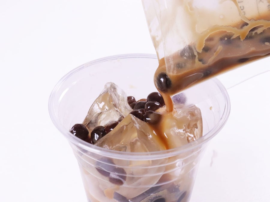 ただ注ぐだけ！牛乳いらずで提供できる「黒糖タピオカミルク」