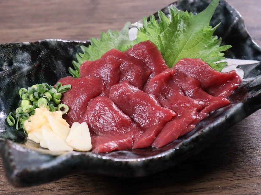 より安全で、なにより簡単！「カット済み＆個食パック」の馬刺し