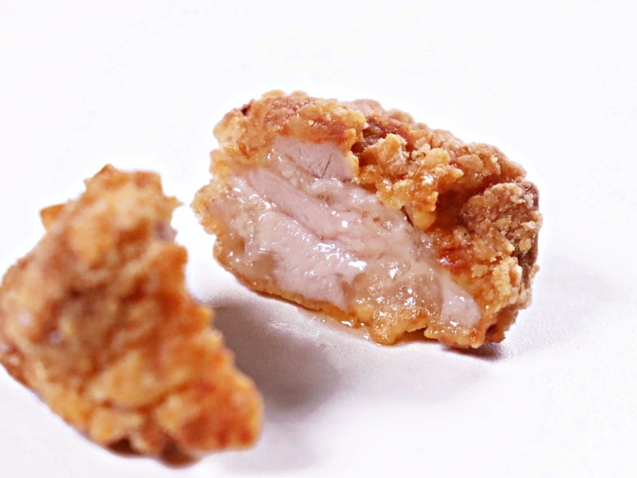 冷凍だけど「生」。生から揚げる、肉汁ジューシー唐揚げ