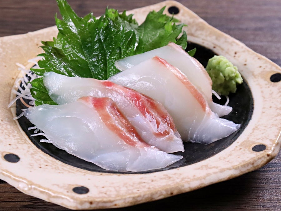 特許技術"超冷薫"で完全血抜きした冷凍真鯛をスライス加工