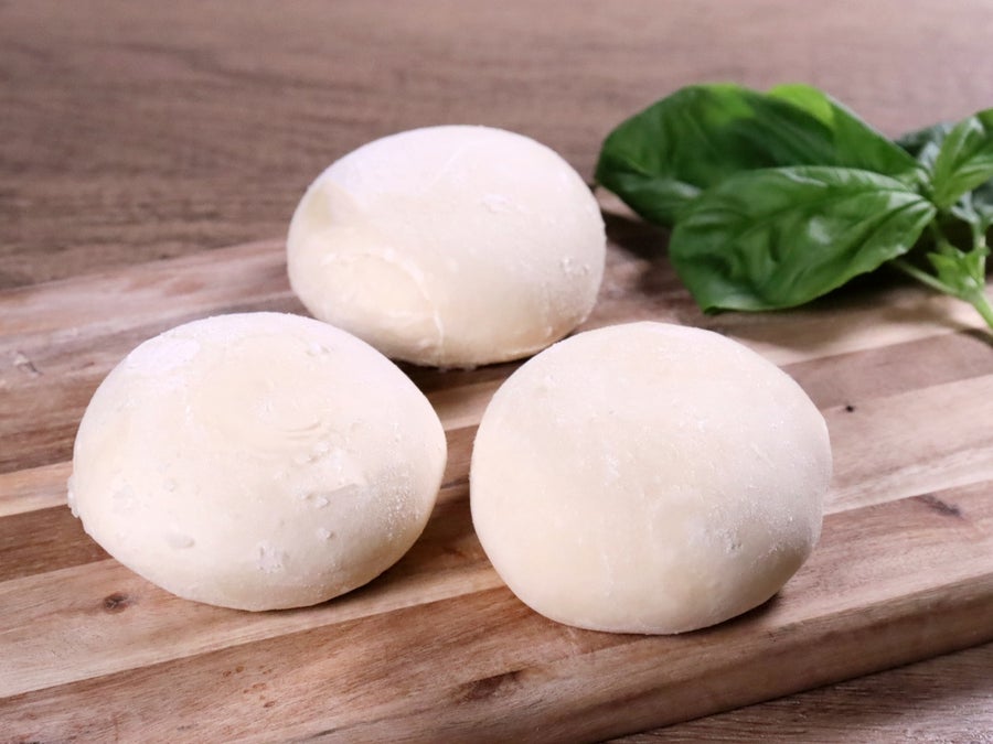 さっくり焼き上がる、失敗の少ない手伸ばしピザ用「冷凍ドゥ」