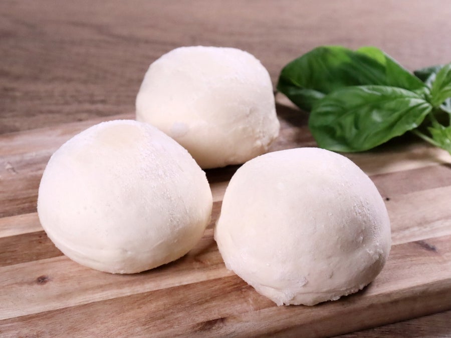 ふんわり焼き上がる、失敗の少ない手伸ばしピザ用「冷凍ドゥ」