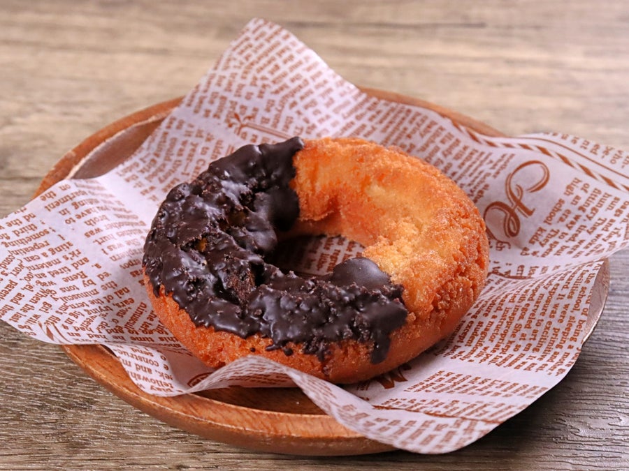 不動の定番ドーナツ「オールドファッション」にチョココーティングしました。