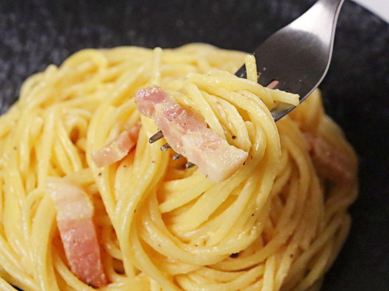 業務用 ｽﾊﾟｹﾞﾃｨ・3種チーズの濃厚カルボナーラ〈ｵｰﾏｲ〉 1食 冷凍｜業務