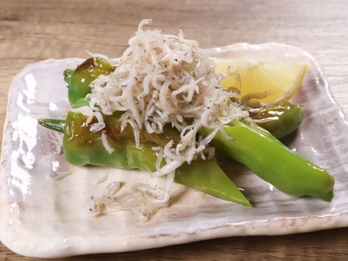焼き万願寺唐辛子 ～たっぷりしらすとレモン～