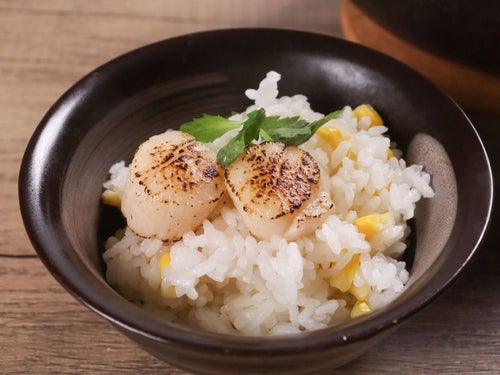 炙りホタテととうもろこしの釜めし ～焦がしバター醤油～