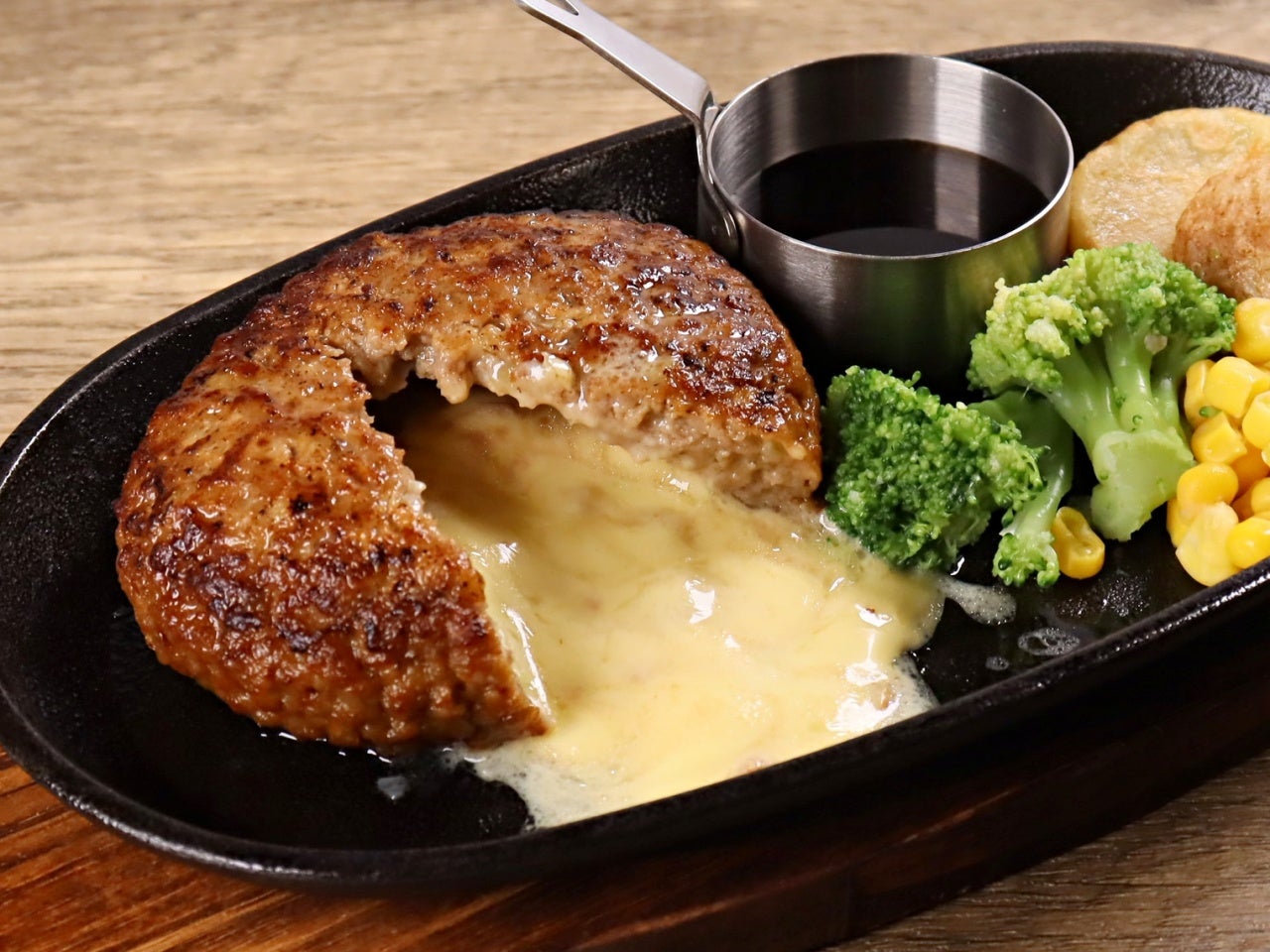 とろけるチーズイン極厚ハンバーグ（150g） 6個